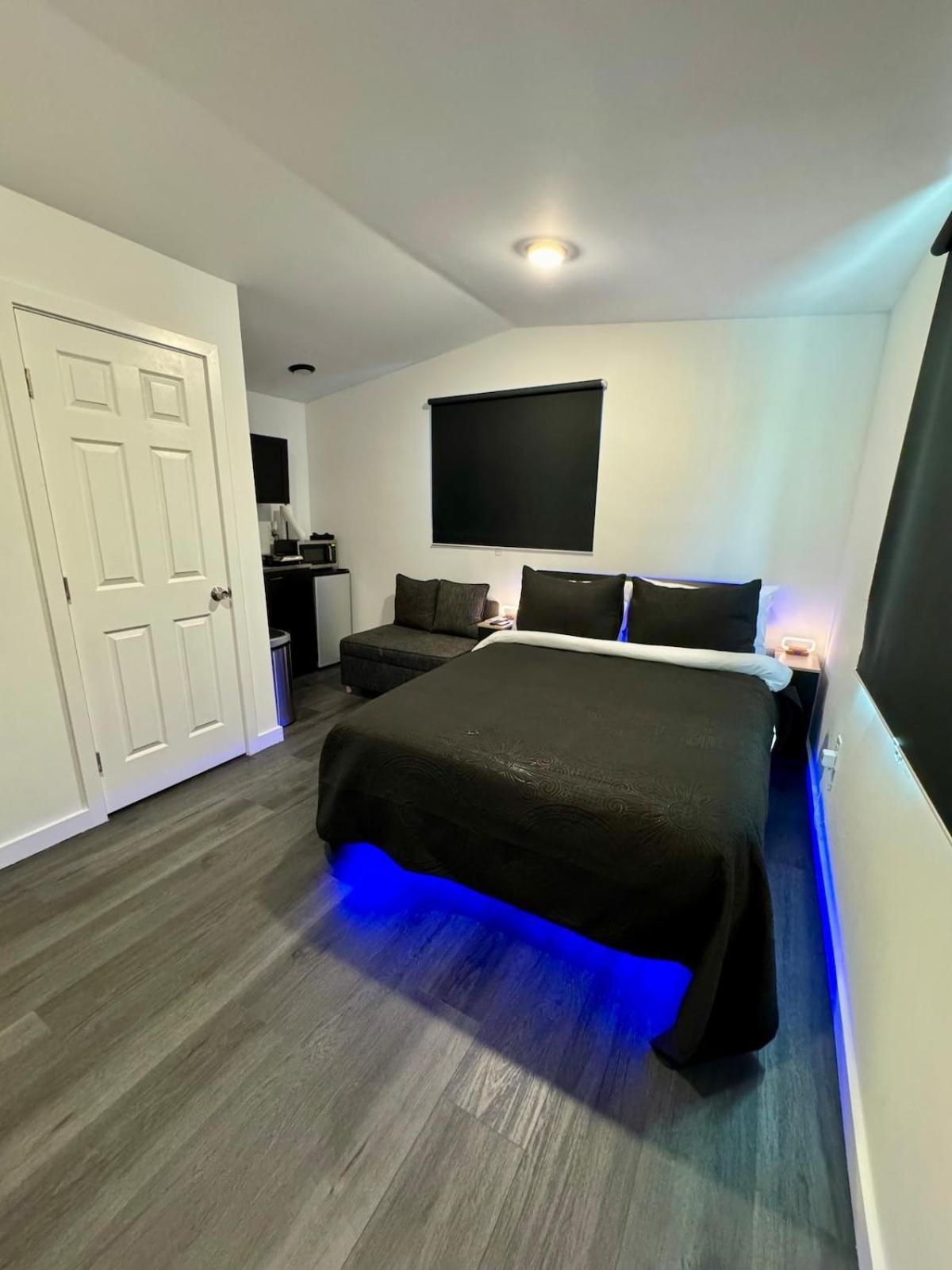 Your Downtown Cozy With Backyard Unit C Apartemen